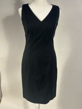 Ellen Tracy Black V-Neck Sheath Dress
